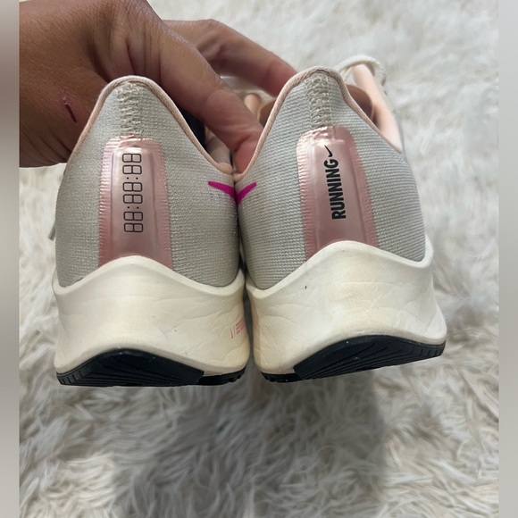 Nike Women's Air Zoom Pegasus 37 Running Sneakers - Size 9 - Picture 3 of 10